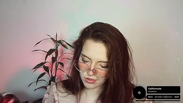 Snapshot of cherrybom969 chatting on November 28, 3:31 am cherrybom969 online show from November 28, 3:31 am