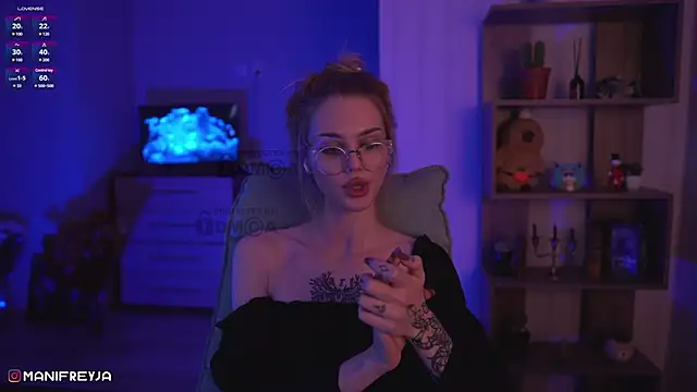 Snapshot of ManiFreyja chatting on December 7, 12:52 am ManiFreyja online show from December 7, 12:52 am