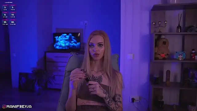 Snapshot of ManiFreyja chatting on December 14, 2:01 am ManiFreyja online show from December 14, 2:01 am