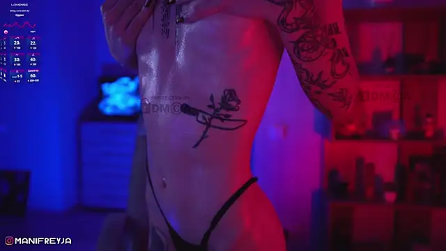 Snapshot of ManiFreyja chatting on December 18, 10:13 pm ManiFreyja online show from December 18, 10:13 pm