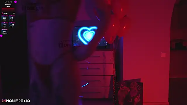 Snapshot of ManiFreyja chatting on February 14, 10:58 pm ManiFreyja online show from February 14, 10:58 pm