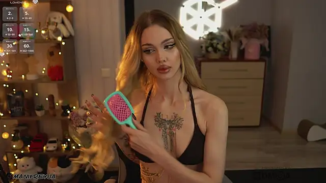 Snapshot of ManiFreyja chatting on September 19, 2:13 am ManiFreyja online show from September 19, 2:13 am