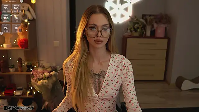 Snapshot of ManiFreyja chatting on September 23, 7:06 pm ManiFreyja online show from September 23, 7:06 pm