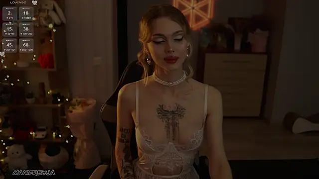 Snapshot of ManiFreyja chatting on October 5, 5:22 pm ManiFreyja online show from October 5, 5:22 pm