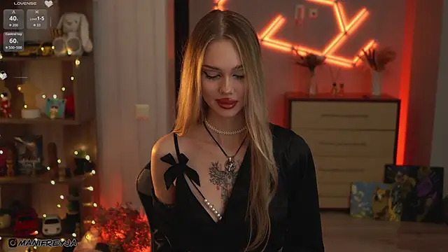 Snapshot of ManiFreyja chatting on November 19, 8:53 pm ManiFreyja online show from November 19, 8:53 pm