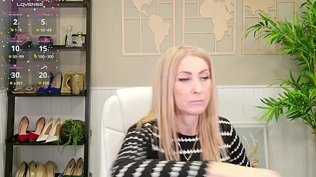 LadyLeea online show from December 17, 5:24 am