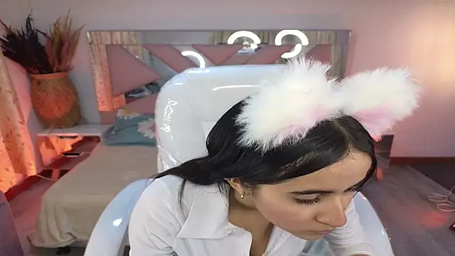 Mia Fischer online show from December 5, 7:10 pm