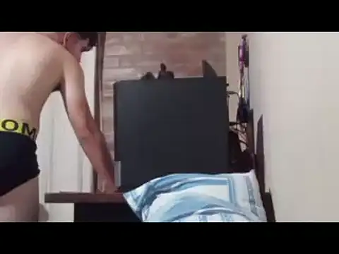 Snapshot of enzis3 chatting on December 2, 10:45 pm enzis3 online show from December 2, 10:45 pm