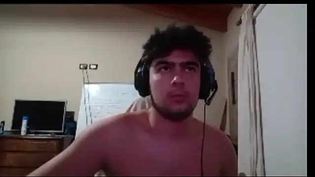 Snapshot of enzis3 chatting on February 23, 1:02 am enzis3 online show from February 23, 1:02 am