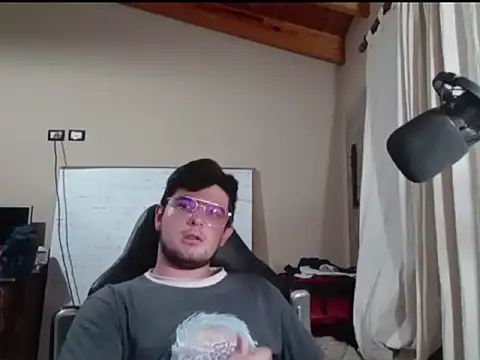 Snapshot of enzis3 chatting on November 22, 9:25 pm enzis3 online show from November 22, 9:25 pm