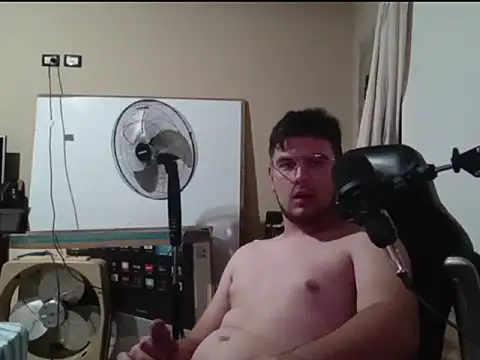 Snapshot of enzis3 chatting on February 7, 11:19 pm enzis3 online show from February 7, 11:19 pm