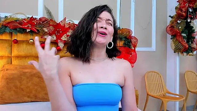 Snapshot of adarussell chatting on January 4, 1:10 pm adarussell online show from January 4, 1:10 pm