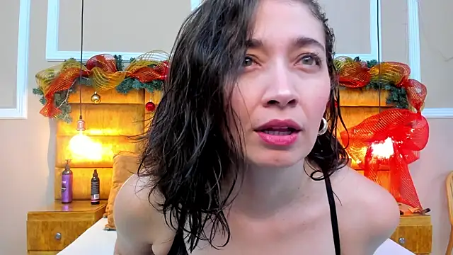 Snapshot of adarussell chatting on January 5, 2:08 pm adarussell online show from January 5, 2:08 pm