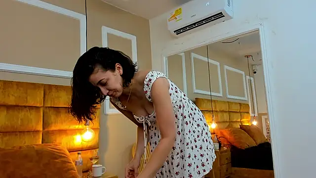 Snapshot of adarussell chatting on February 1, 1:09 pm adarussell online show from February 1, 1:09 pm