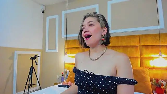 Snapshot of adarussell chatting on December 16, 2:11 pm adarussell online show from December 16, 2:11 pm