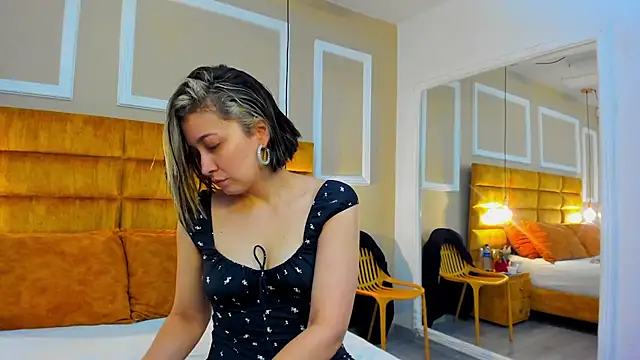 Snapshot of adarussell chatting on December 17, 2:01 pm adarussell online show from December 17, 2:01 pm