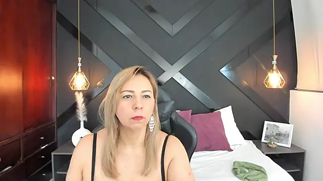 Snapshot of andre_soto_ chatting on February 18, 2:05 am andre soto online show from February 18, 2:05 am