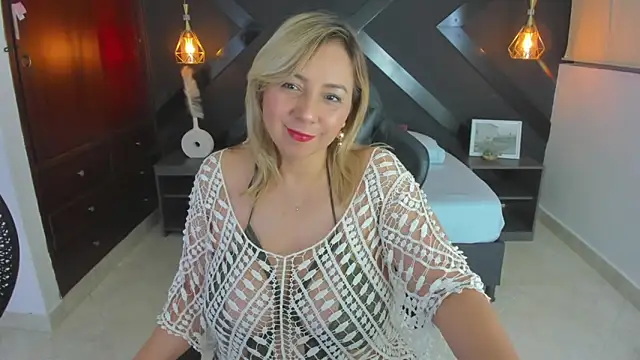 Snapshot of andre_soto_ chatting on September 18, 2:13 am andre soto online show from September 18, 2:13 am