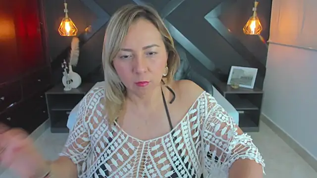 Snapshot of andre_soto_ chatting on October 30, 2:13 am andre soto online show from October 30, 2:13 am