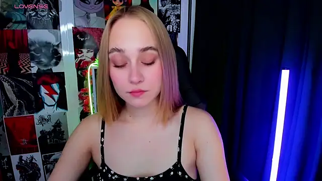 LianaBright online show from October 17, 2:15 am