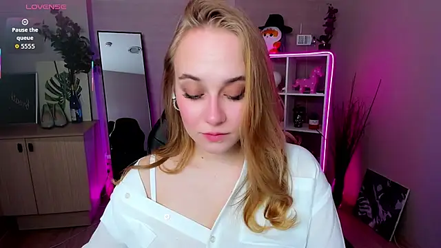 LianaBright online show from March 19, 1:53 am