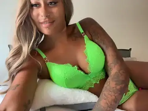 CoCo-Queen online show from December 6, 5:31 am