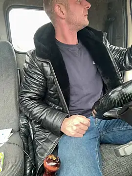 Snapshot of AlexGWoW chatting on January 26, 10:23 am AlexGWoW online show from January 26, 10:23 am