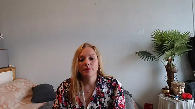 Doucelouve9 online show from February 21, 9:24 am