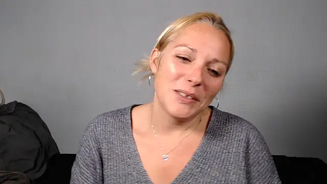 Doucelouve9 online show from November 22, 5:23 pm