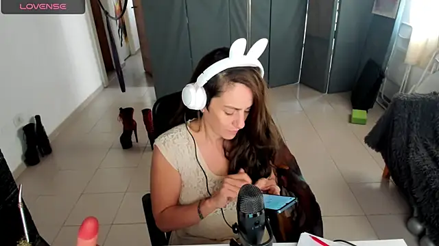 jessiburningheels online show from February 18, 1:22 pm