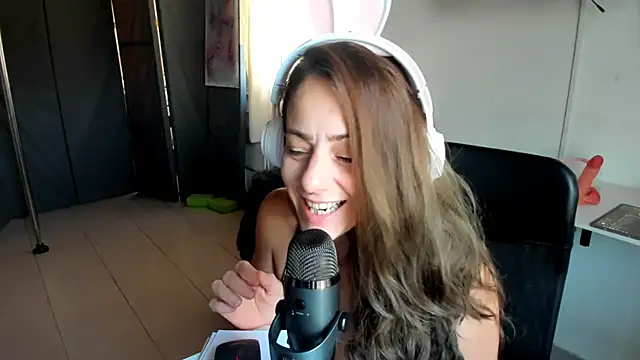 jessiburningheels online show from February 21, 10:17 am