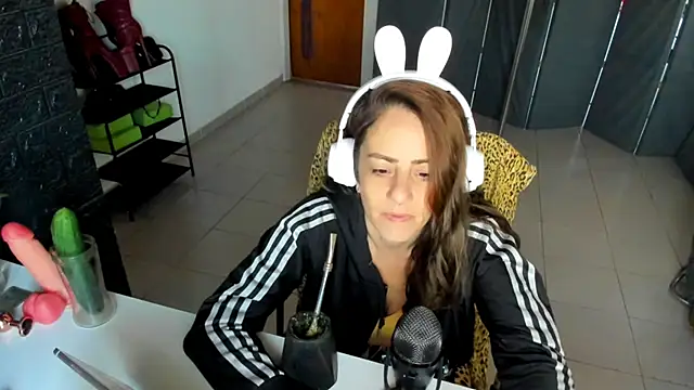 jessiburningheels online show from February 26, 10:15 am