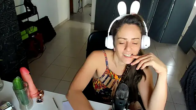 jessiburningheels online show from February 28, 1:03 pm