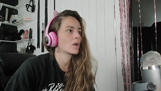 jessiburningheels online show from November 7, 12:27 pm