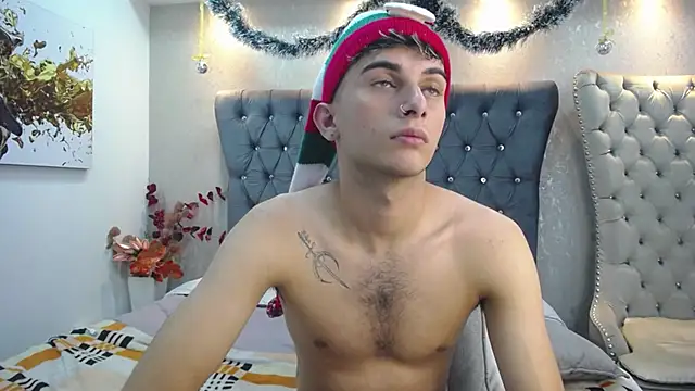 Snapshot of MrWilliseo chatting on December 24, 12:44 am MrWilliseo online show from December 24, 12:44 am