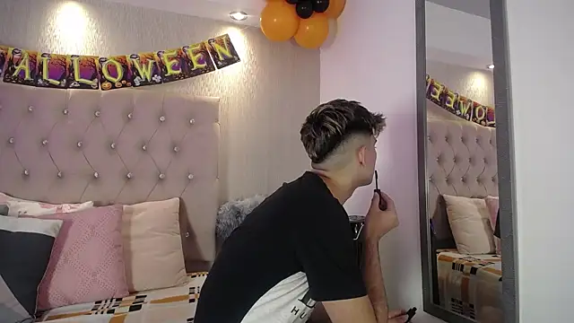 Snapshot of MrWilliseo chatting on October 15, 12:38 pm MrWilliseo online show from October 15, 12:38 pm