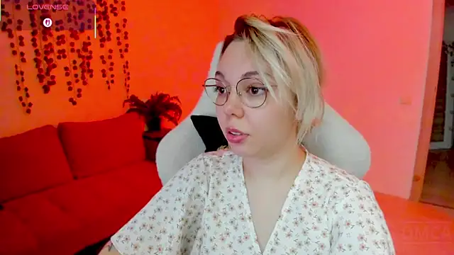 whoa-hoa-hoa-hoa-hoa online show from November 4, 2:38 pm