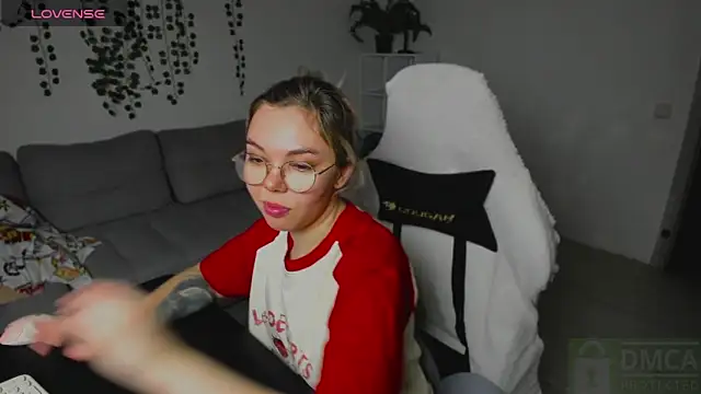 whoa-hoa-hoa-hoa-hoa online show from January 15, 6:44 pm