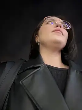 meow girl online show from December 12, 2:11 pm