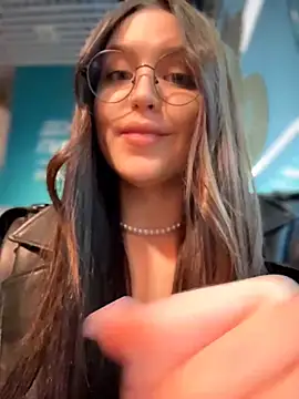 Snapshot of meow_girl chatting on March 5, 1:07 pm meow girl online show from March 5, 1:07 pm