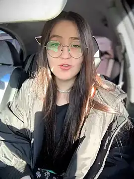 Snapshot of meow_girl chatting on March 13, 10:33 am meow girl online show from March 13, 10:33 am