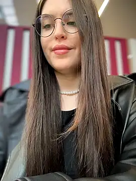 Snapshot of meow_girl chatting on March 18, 2:53 pm meow girl online show from March 18, 2:53 pm