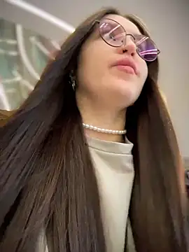 Snapshot of meow_girl chatting on March 29, 1:44 pm meow girl online show from March 29, 1:44 pm