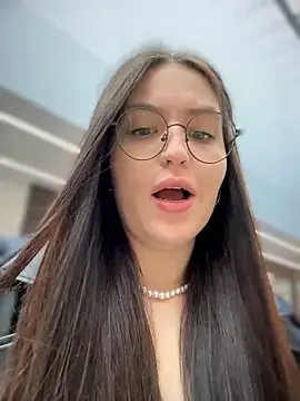 Snapshot of meow_girl chatting on March 31, 10:48 am meow girl online show from March 31, 10:48 am