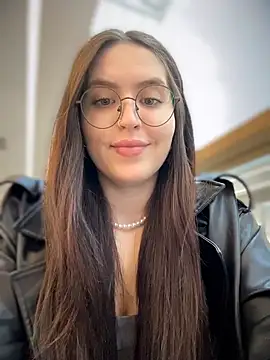 Snapshot of meow_girl chatting on April 1, 10:05 am meow girl online show from April 1, 10:05 am