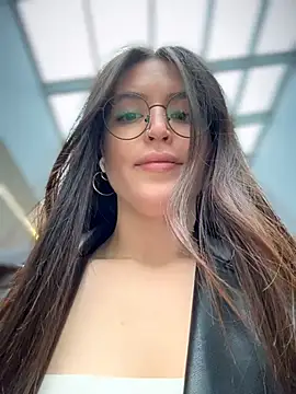 Snapshot of meow_girl chatting on April 7, 9:54 am meow girl online show from April 7, 9:54 am
