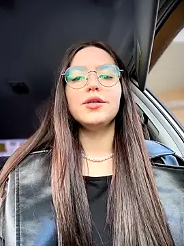 Snapshot of meow_girl chatting on April 13, 12:21 pm meow girl online show from April 13, 12:21 pm