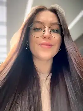 Snapshot of meow_girl chatting on April 18, 11:47 am meow girl online show from April 18, 11:47 am