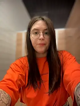Snapshot of meow_girl chatting on June 10, 11:31 am meow girl online show from June 10, 11:31 am