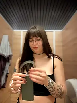 Snapshot of meow_girl chatting on July 19, 1:37 pm meow girl online show from July 19, 1:37 pm